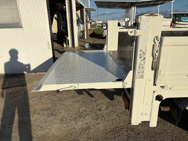 ダイナトラック 　２４９０ｃｃ　１ｔ　１トン　平ボディ　４ＷＤ　垂直パワーゲート付　極東開発Ｖ６００　３人乗り　ディーゼル　５速　５ＭＴ　ゲート極東Ｖ６０１Ａ　パワーゲート（54枚目）