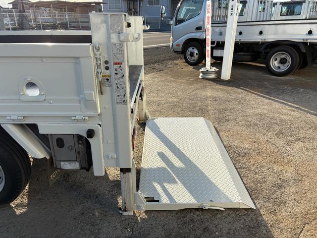 ダイナトラック 　２４９０ｃｃ　１ｔ　１トン　平ボディ　４ＷＤ　垂直パワーゲート付　極東開発Ｖ６００　３人乗り　ディーゼル　５速　５ＭＴ　ゲート極東Ｖ６０１Ａ　パワーゲート（55枚目）