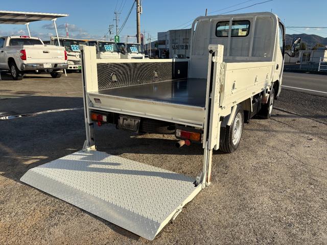 ダイナトラック 　２４９０ｃｃ　１ｔ　１トン　平ボディ　４ＷＤ　垂直パワーゲート付　極東開発Ｖ６００　３人乗り　ディーゼル　５速　５ＭＴ　ゲート極東Ｖ６０１Ａ　パワーゲート（56枚目）