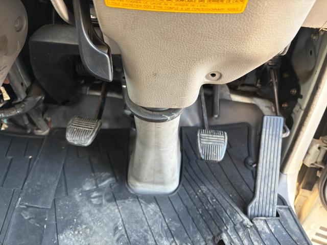 ダイナトラック 　２４９０ｃｃ　１ｔ　１トン　平ボディ　４ＷＤ　垂直パワーゲート付　極東開発Ｖ６００　３人乗り　ディーゼル　５速　５ＭＴ　ゲート極東Ｖ６０１Ａ　パワーゲート（60枚目）