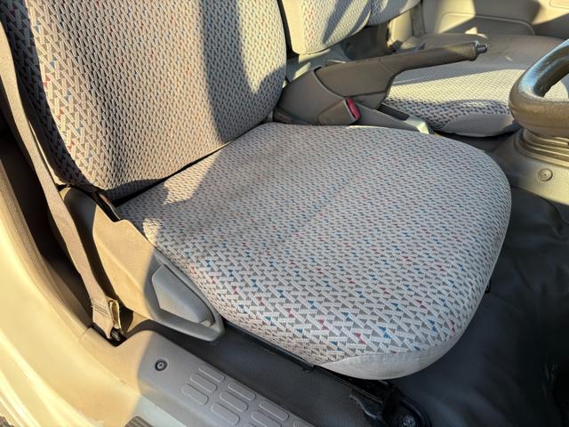 ダイナトラック 　２４９０ｃｃ　１ｔ　１トン　平ボディ　４ＷＤ　垂直パワーゲート付　極東開発Ｖ６００　３人乗り　ディーゼル　５速　５ＭＴ　ゲート極東Ｖ６０１Ａ　パワーゲート（62枚目）