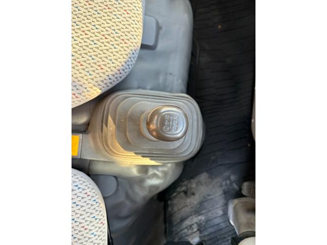 ダイナトラック 　２４９０ｃｃ　１ｔ　１トン　平ボディ　４ＷＤ　垂直パワーゲート付　極東開発Ｖ６００　３人乗り　ディーゼル　５速　５ＭＴ　ゲート極東Ｖ６０１Ａ　パワーゲート（65枚目）