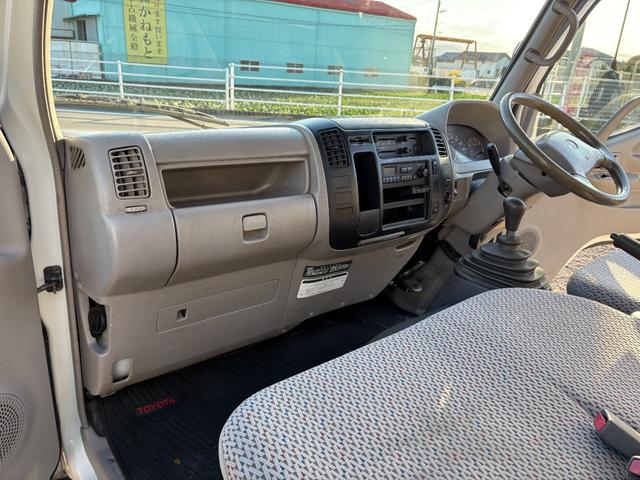 ダイナトラック 　２４９０ｃｃ　１ｔ　１トン　平ボディ　４ＷＤ　垂直パワーゲート付　極東開発Ｖ６００　３人乗り　ディーゼル　５速　５ＭＴ　ゲート極東Ｖ６０１Ａ　パワーゲート（67枚目）