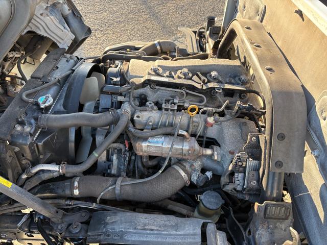 ダイナトラック 　２４９０ｃｃ　１ｔ　１トン　平ボディ　４ＷＤ　垂直パワーゲート付　極東開発Ｖ６００　３人乗り　ディーゼル　５速　５ＭＴ　ゲート極東Ｖ６０１Ａ　パワーゲート（72枚目）