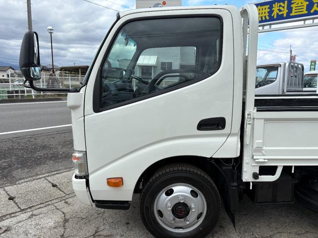 デュトロ 4000cc 2t 2トン 平ボディ 4WD パワーゲート 5速 5MT 3人乗り 新明和 RE06-1103 600Kg 荷台内寸303×160 内外装仕上げ済み 垂直式(17枚目)