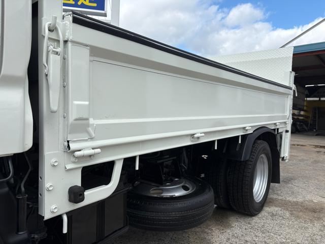 デュトロ 4000cc 2t 2トン 平ボディ 4WD パワーゲート 5速 5MT 3人乗り 新明和 RE06-1103 600Kg 荷台内寸303×160 内外装仕上げ済み 垂直式(24枚目)