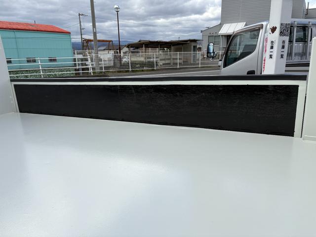 デュトロ 4000cc 2t 2トン 平ボディ 4WD パワーゲート 5速 5MT 3人乗り 新明和 RE06-1103 600Kg 荷台内寸303×160 内外装仕上げ済み 垂直式(43枚目)