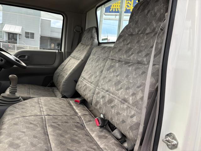 タイタンダッシュ 　１９９０ｃｃ　１．３ｔ　１．３トン　平ボディ　５速　５ＭＴ　走行４００００Ｋ　パワーゲート付　ガソリン　３．５ｔ未満　普通免許ＯＫ　３人乗り　内外装仕上げ済み　垂直パワーゲート（68枚目）