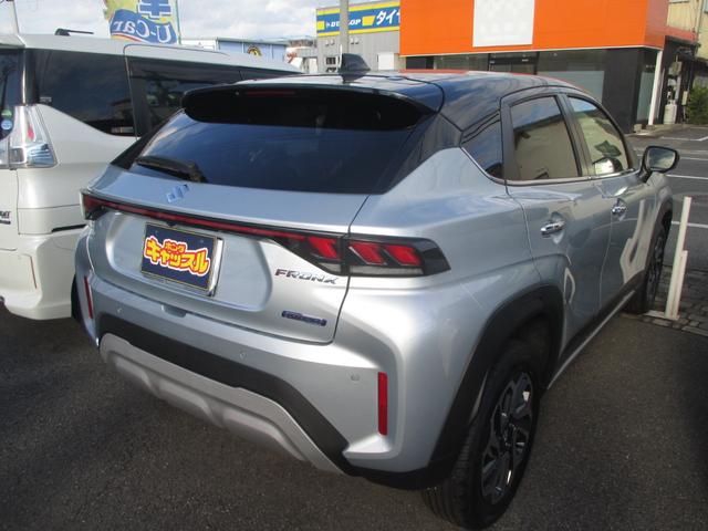 フロンクス ベースグレード　登録済未使用車　衝突被害軽減ブレーキ　純正９インチナビＴＶ　全方位カメラ　クルーズコントロール　運転席・助手席シートヒーター　ＬＥＤヘッドライト　パドルシフト　純正１６アルミ（4枚目）