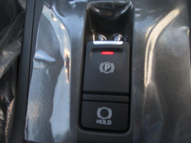 フロンクス ベースグレード　登録済未使用車　衝突被害軽減ブレーキ　純正９インチナビＴＶ　全方位カメラ　クルーズコントロール　運転席・助手席シートヒーター　ＬＥＤヘッドライト　パドルシフト　純正１６アルミ（12枚目）