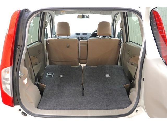 後席を格納すると大きなスペースが出来るので大きな荷物も積み込めます！