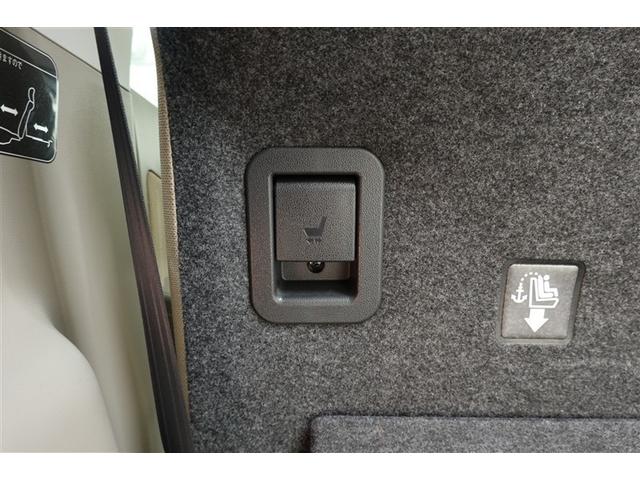 ラゲッジルームから後席の位置を調整出来ます！