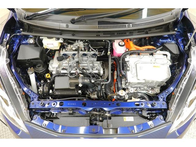 普段はあまり見ないエンジンルーム内も綺麗に仕上げています。見えないところも清潔に保ちたいですよね。