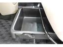 助手席下収納ボックスで室内スッキリ♪