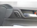 運転席シートポジションメモリーでスイッチを押すだけで設定したポジションにシートが動くので便利です!