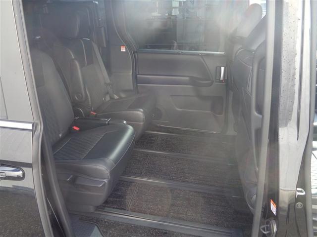 ノア ハイブリッドS-Z フルセグ メモリーナビ DVD再生 ミュージックプレイヤー接続可 バックカメラ 衝突被害軽減システム ETC ドラレコ 両側電動スライド LEDヘッドランプ 乗車定員7人 3列シート ワンオーナー(11枚目)