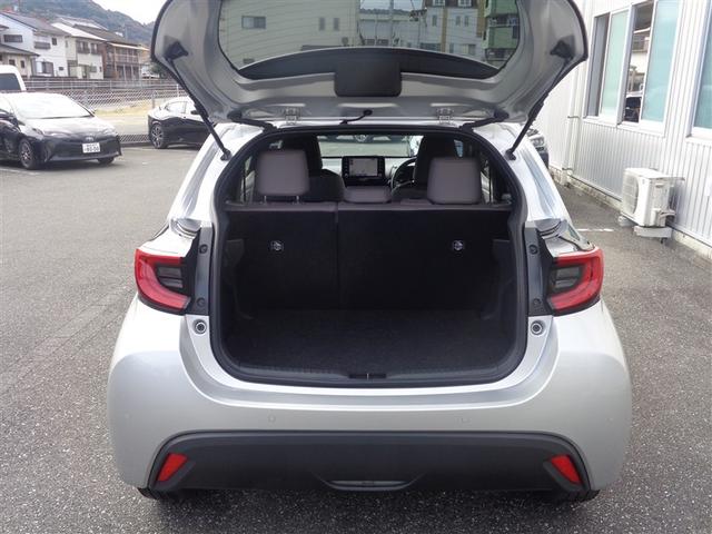 ヤリス ハイブリッドＺ　フルセグ　メモリーナビ　ＤＶＤ再生　ミュージックプレイヤー接続可　バックカメラ　衝突被害軽減システム　ＥＴＣ　ＬＥＤヘッドランプ　ワンオーナー　記録簿（8枚目）