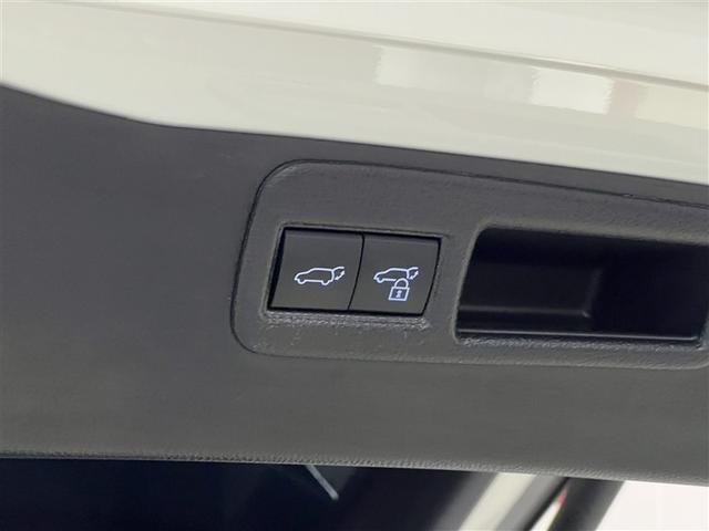 ハリアーハイブリッド Ｚ　レザーパッケージ　ＬＥＤヘッドランプ　バックモニター　ブラインドスポットモニター　パノラミックビューモニター　ドライブレコーダー　Ｔ－Ｃｏｎｎｅｃｔナビ　フルセグ　メディアプレイヤー接続　フルエアロ　本革シート（20枚目）