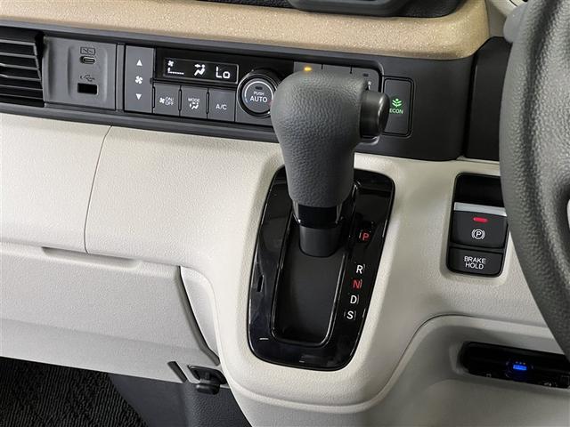 自動で車内温度を調整してくれる【オートエアコン】付きです