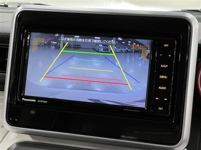 【バックモニター】　車庫入れの後方確認や、バックで駐車場に出入りの際等に後方を確認するのをお手伝いできます