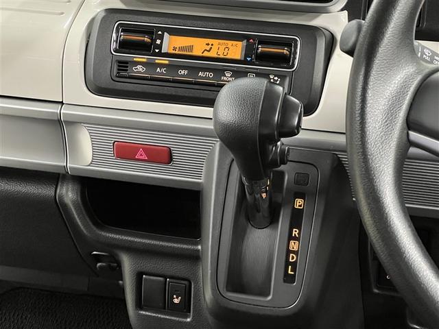 自動で車内温度を調整してくれる【オートエアコン】付きです