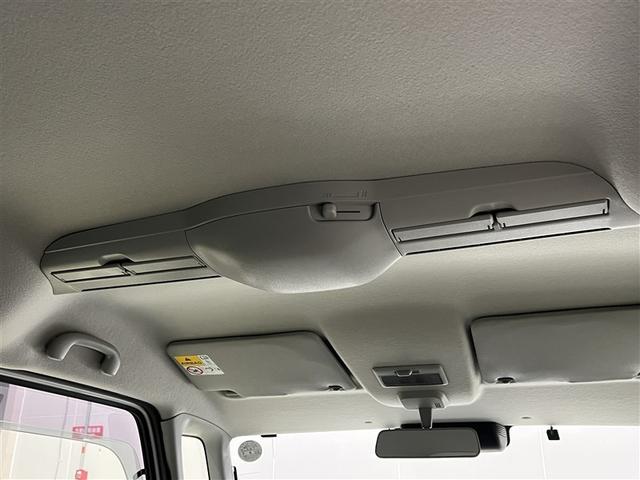 グリップや小物入れなど便利な機能が充実しています