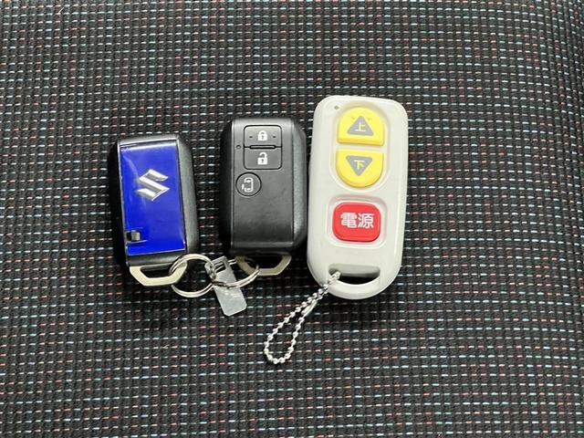 【スマートキー】ドアの開閉時鍵を探さなくても簡単にドアの開閉することが出来ます、また、エンジン始動も車内にスマートキーがあれば簡単に始動することが出来ます