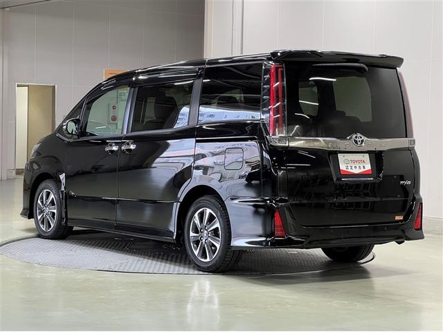 ノア Si ダブルバイビーIII LEDヘッドランプ バックモニター T-Connectナビ フルセグ DVD再生装置 CD再生装置 3列シート 純正アルミ スマートキ- イモビライザー クルーズコントロール 両側電動スライドドア(3枚目)