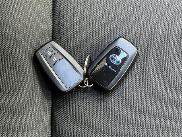 【スマートキー】ドアの開閉時鍵を探さなくても簡単にドアの開閉することが出来ます、また、エンジン始動も車内にスマートキーがあれば簡単に始動することが出来ます