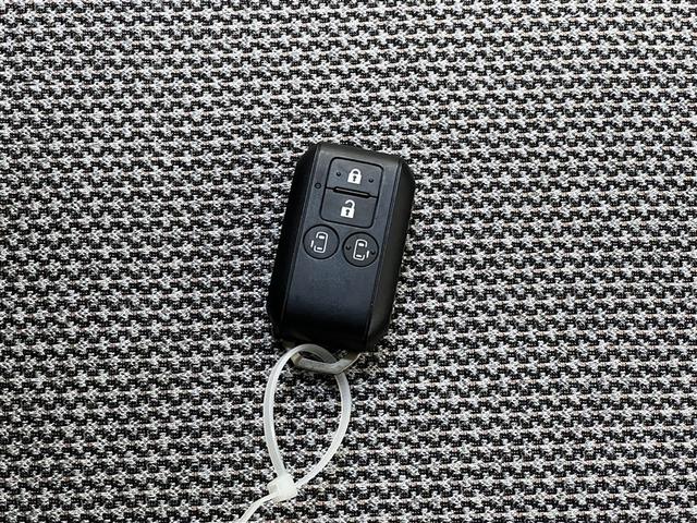 ワゴンＲスマイル ハイブリッドＸ　衝突被害軽減ブレーキ　ペダル踏み間違い急発進抑制装置　車線逸脱警報　先進ライト　デュアル＋サイドエアバッグ　横滑防止装置　ベンチシート　イモビライザー　スマートキ－　両側電動スライドドア　ＡＢＳ（28枚目）