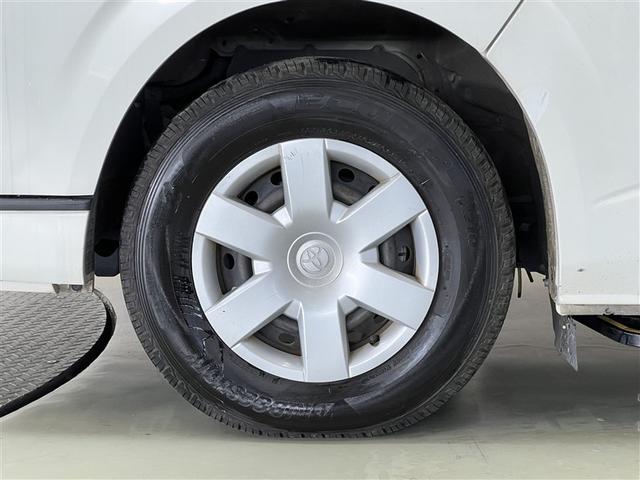 ハイエースバン DX クルマイス Bタイフ ウェルキャブ 3列シート メディアプレイヤー接続 キーレスエントリー シングルエアバッグ ABS モケットシート フロントエアコン リヤエアコン パワステ パワーウィンドウ(6枚目)