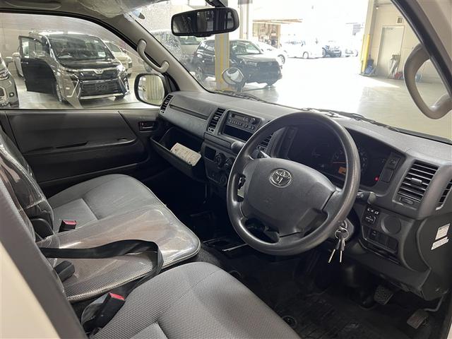 ハイエースバン DX クルマイス Bタイフ ウェルキャブ 3列シート メディアプレイヤー接続 キーレスエントリー シングルエアバッグ ABS モケットシート フロントエアコン リヤエアコン パワステ パワーウィンドウ(8枚目)