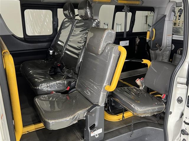 ハイエースバン DX クルマイス Bタイフ ウェルキャブ 3列シート メディアプレイヤー接続 キーレスエントリー シングルエアバッグ ABS モケットシート フロントエアコン リヤエアコン パワステ パワーウィンドウ(11枚目)