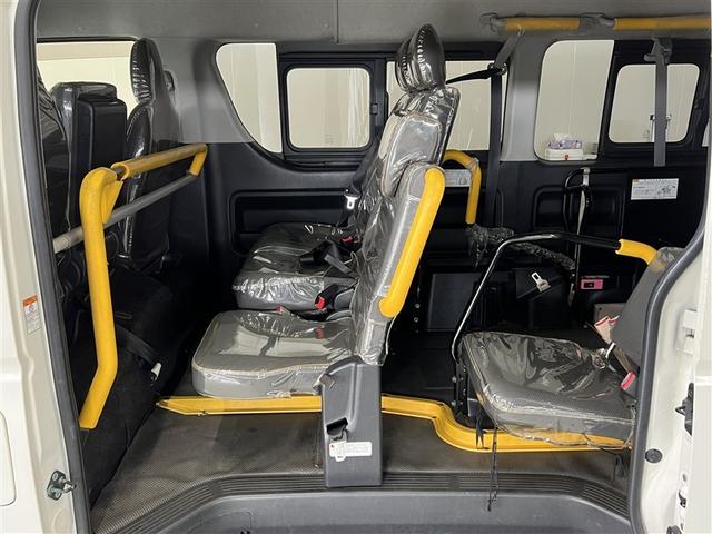 ハイエースバン DX クルマイス Bタイフ ウェルキャブ 3列シート メディアプレイヤー接続 キーレスエントリー シングルエアバッグ ABS モケットシート フロントエアコン リヤエアコン パワステ パワーウィンドウ(12枚目)