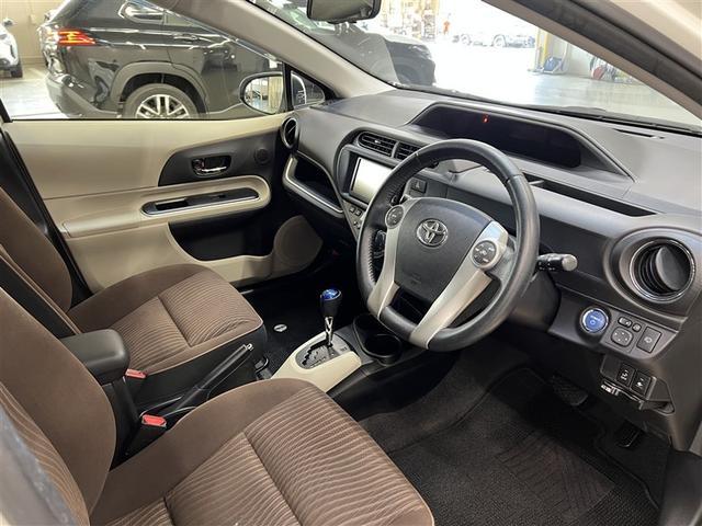 アクア G デュアルエアバッグ 横滑防止装置 バックモニター ドライブレコーダー カーナビ キーレスエントリー イモビライザー CD・DVD再生装置 ワンセグTV ETC ABS リアスポイラー モケットシート(9枚目)