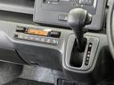 ＦＸ　ＣＤ再生装置　メディアプレイヤー接続　ベンチシート　スマートキ－　衝突被害軽減ブレーキ　ペダル踏み間違い急発進抑制装置　車線逸脱警報　先進ライト　デュアルエアバッグ　ＡＢＳ　横滑防止装置（23枚目）