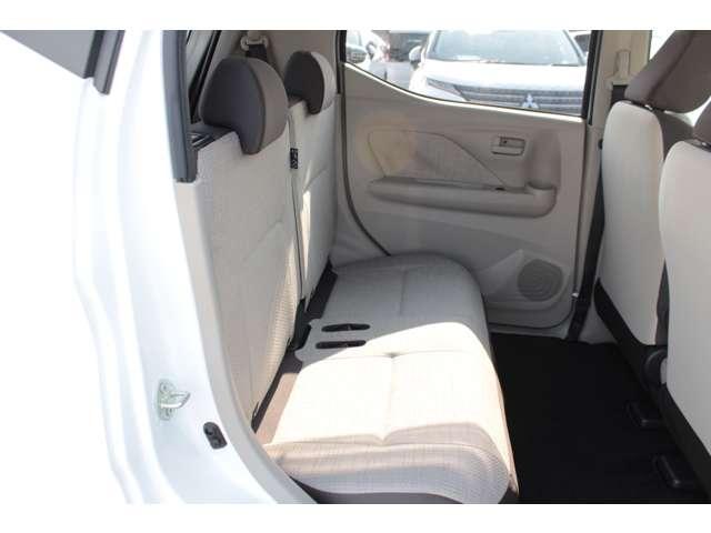 ｅＫワゴン Ｍ　ナビ　ＣＤ　シートヒーター　ベンチシート　レーダーブレーキ　カーナビ　ミュージックプレイヤー接続可　ワンオーナ車　コーナーソナー　ＰＷ　ＰＳ　マニュアルエアコン　サイドエアバッグ　キーレスエントリー（11枚目）