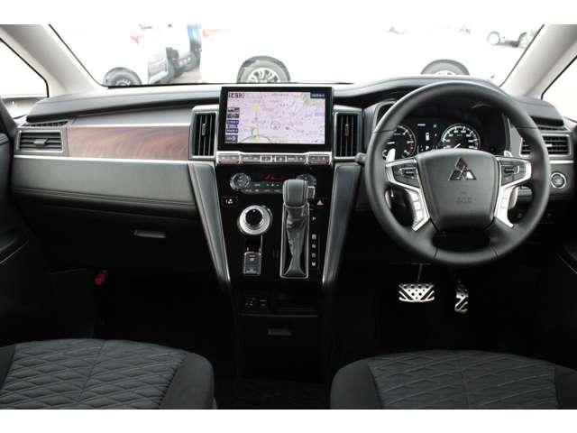 デリカＤ：５ Ｐ　電動ステップレス１１インチナビ全周囲カメラ　１オーナ　Ｂモニター　ミュージックプレイヤー接続可　地デジ　カーテンエアバック　ＬＥＤヘッドランプ　デュアルエアコン　ナビＴＶ　シートヒーター　４ＷＤ　３列（5枚目）