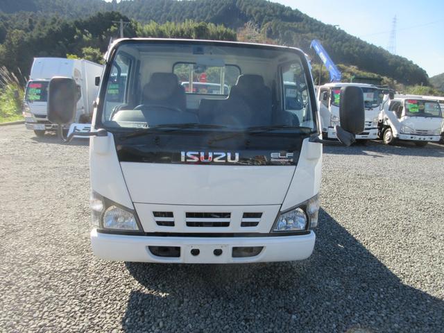 エルフトラック ベースグレード 2t平ボディ オートマ 車両総重量4575Kg 内外装仕上げ済み 全低床 Wタイヤ FMAMラジオ ETC付(2枚目)