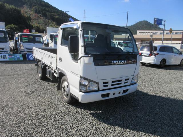 エルフトラック ベースグレード 2t平ボディ オートマ 車両総重量4575Kg 内外装仕上げ済み 全低床 Wタイヤ FMAMラジオ ETC付(3枚目)