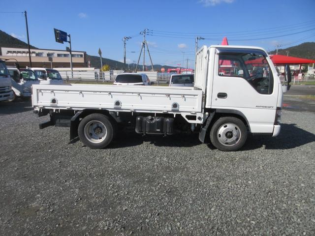 エルフトラック ベースグレード 2t平ボディ オートマ 車両総重量4575Kg 内外装仕上げ済み 全低床 Wタイヤ FMAMラジオ ETC付(4枚目)