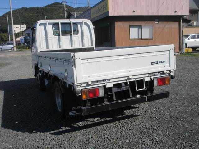 エルフトラック ベースグレード 2t平ボディ オートマ 車両総重量4575Kg 内外装仕上げ済み 全低床 Wタイヤ FMAMラジオ ETC付(8枚目)