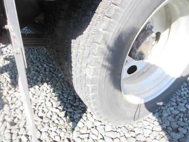 エルフトラック ベースグレード 2t平ボディ オートマ 車両総重量4575Kg 内外装仕上げ済み 全低床 Wタイヤ FMAMラジオ ETC付(13枚目)