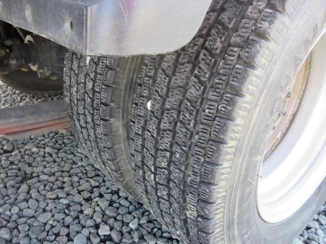 エルフトラック ベースグレード 2t平ボディ オートマ 車両総重量4575Kg 内外装仕上げ済み 全低床 Wタイヤ FMAMラジオ ETC付(14枚目)