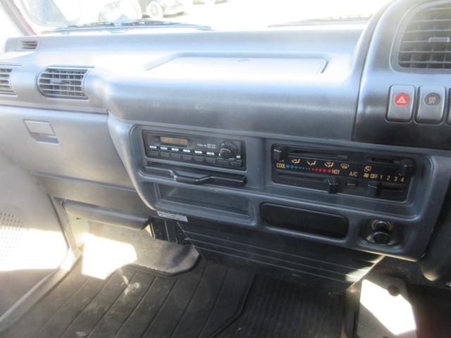 エルフトラック ベースグレード 2t平ボディ オートマ 車両総重量4575Kg 内外装仕上げ済み 全低床 Wタイヤ FMAMラジオ ETC付(23枚目)