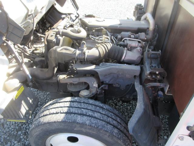 エルフトラック ベースグレード 2t平ボディ オートマ 車両総重量4575Kg 内外装仕上げ済み 全低床 Wタイヤ FMAMラジオ ETC付(27枚目)