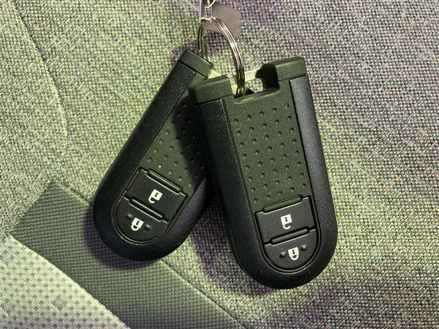 パッソ Ｘ　ＬパッケージＳ　ワンセグ　メモリーナビ　バックカメラ　衝突被害軽減システム　ＥＴＣ　記録簿　アイドリングストップ（11枚目）