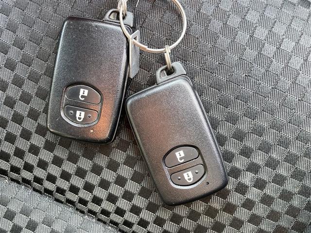 カローラフィールダー ハイブリッドＧ　ダブルバイビー　フルセグ　メモリーナビ　ＤＶＤ再生　バックカメラ　衝突被害軽減システム　ＥＴＣ　ドラレコ　ＬＥＤヘッドランプ　ワンオーナー　記録簿（11枚目）