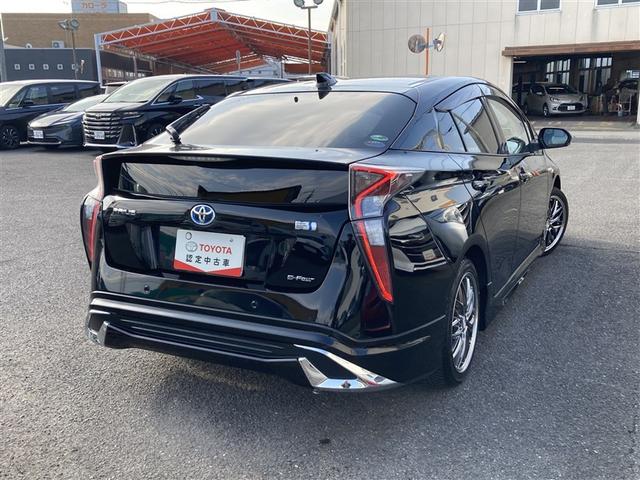 プリウス Ａツーリングセレクション　４ＷＤ　フルセグ　メモリーナビ　ＤＶＤ再生　バックカメラ　衝突被害軽減システム　ＥＴＣ　ドラレコ　ＬＥＤヘッドランプ　フルエアロ　記録簿（3枚目）