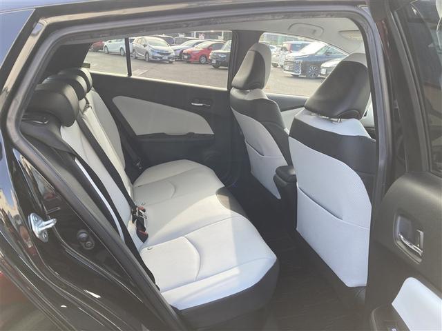 プリウス Ａツーリングセレクション　４ＷＤ　フルセグ　メモリーナビ　ＤＶＤ再生　バックカメラ　衝突被害軽減システム　ＥＴＣ　ドラレコ　ＬＥＤヘッドランプ　フルエアロ　記録簿（6枚目）